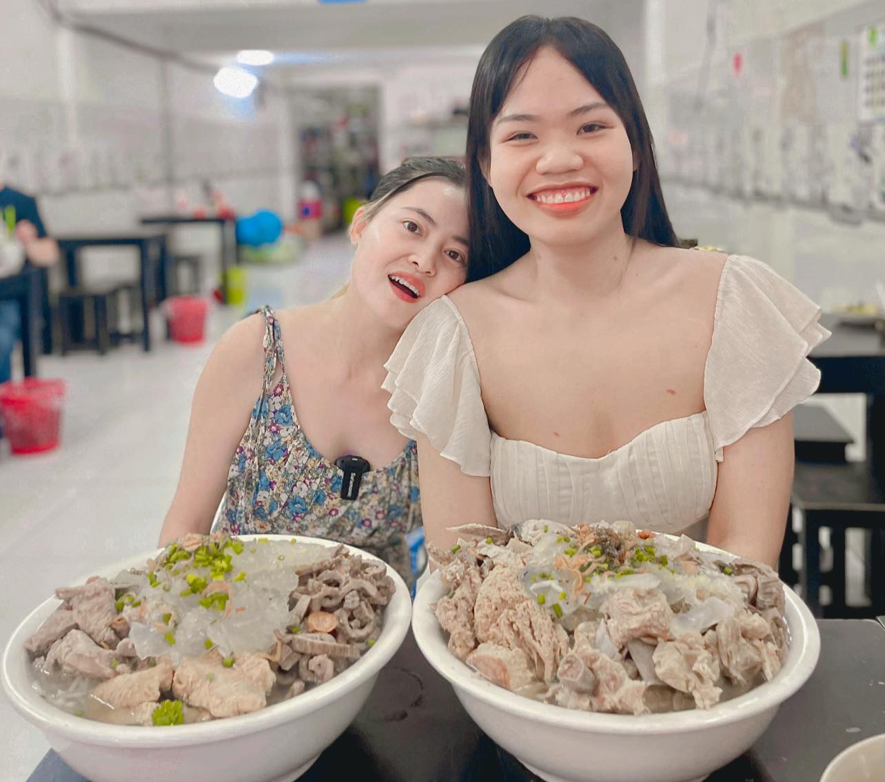 thử thách ăn 2 tô bún chả sứa