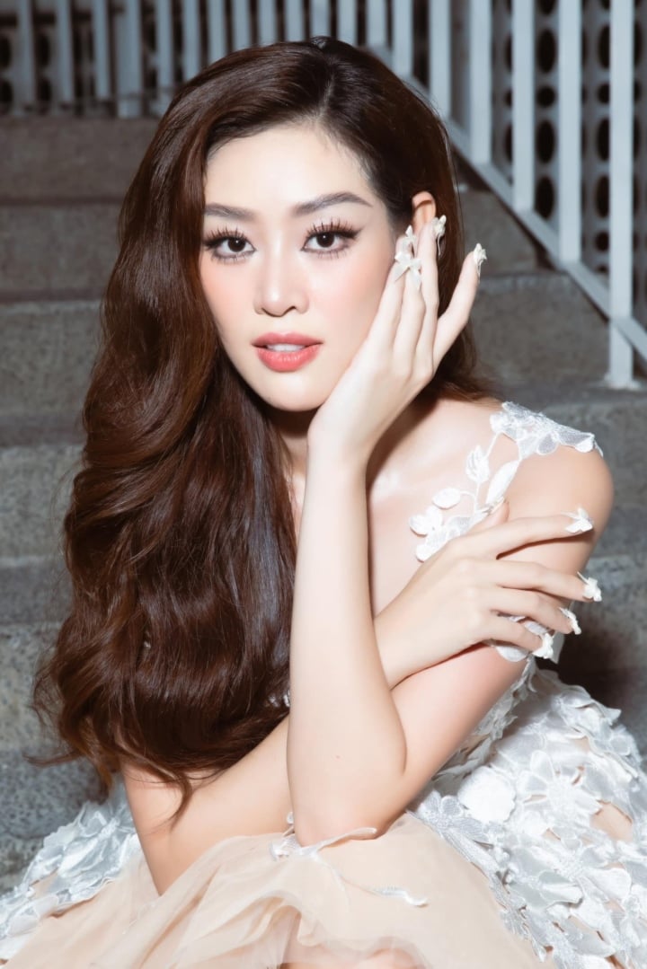 Hoa hậu Khánh Vân khoe tủ đồ hàng hiệu, fan trầm trồ, xuýt xoa - Ảnh 4.