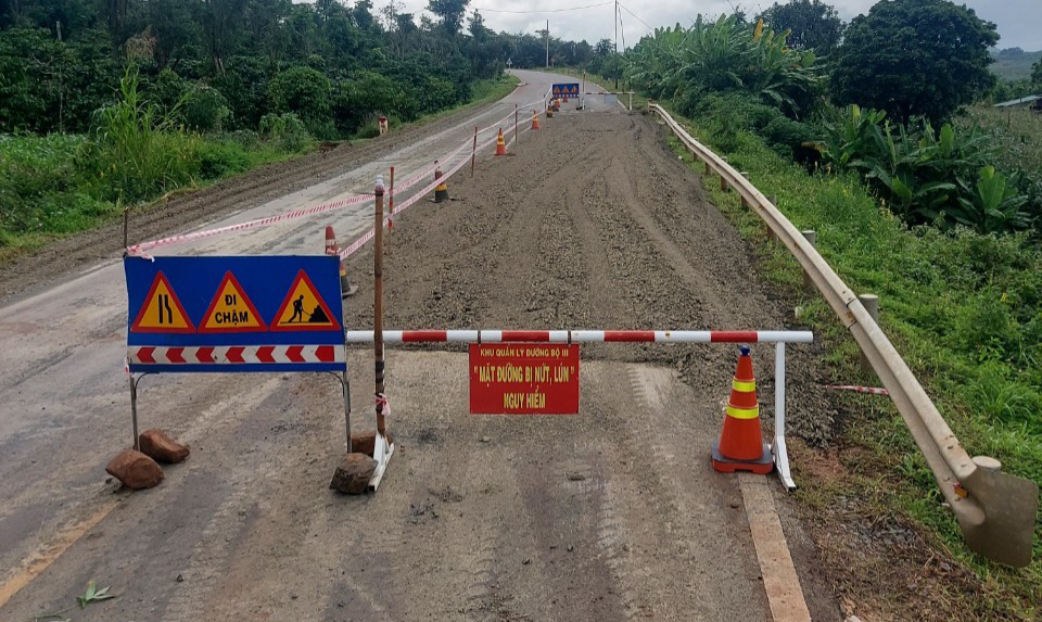 Tuyến đường tránh trăm tỉ ở Đắk Lắk sụp lún nghiêm trọng - Ảnh 3.