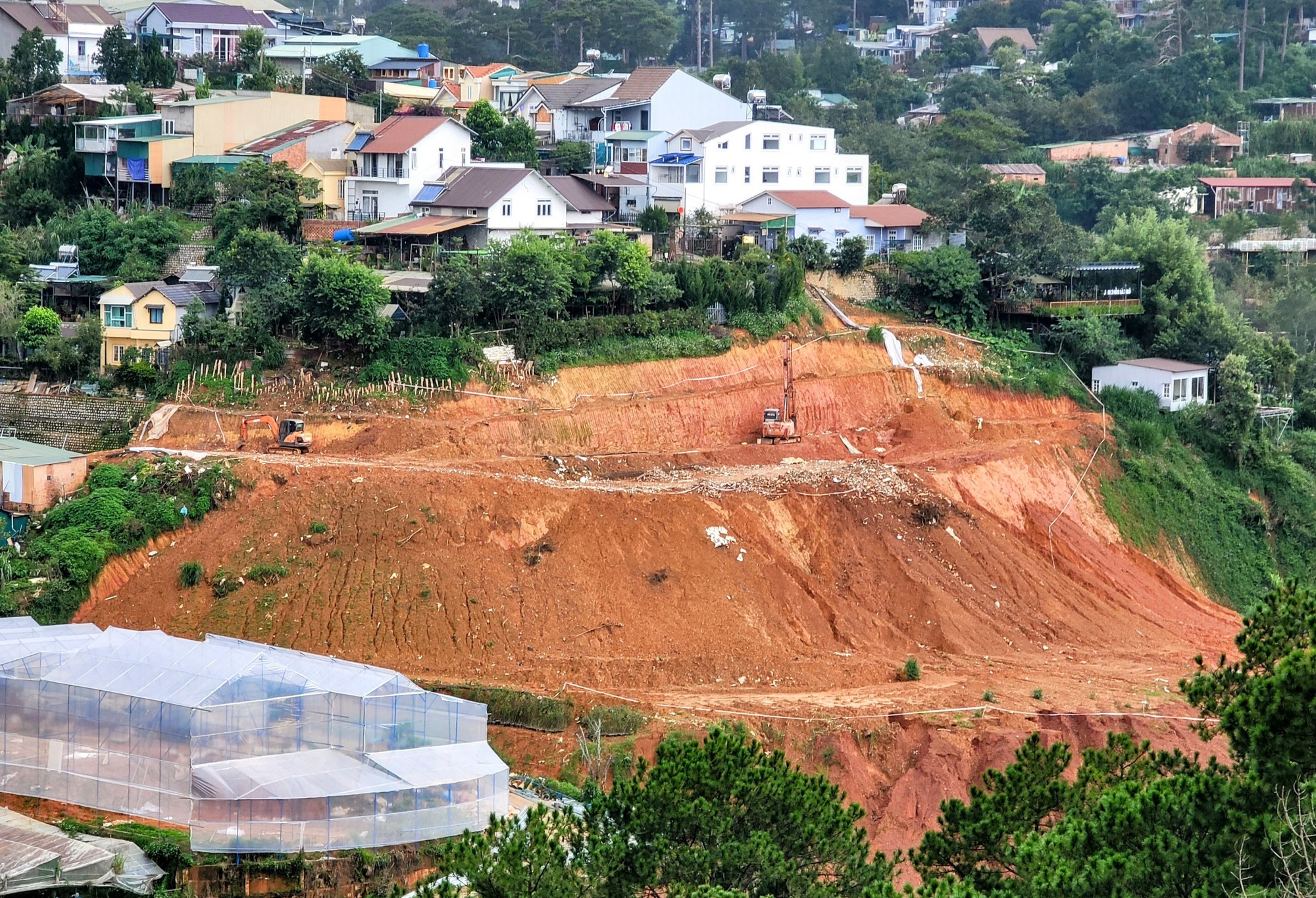 Khẩn trương bảo đảm an toàn tại dự án Thung lũng hoa Đà Lạt - Ảnh 1.