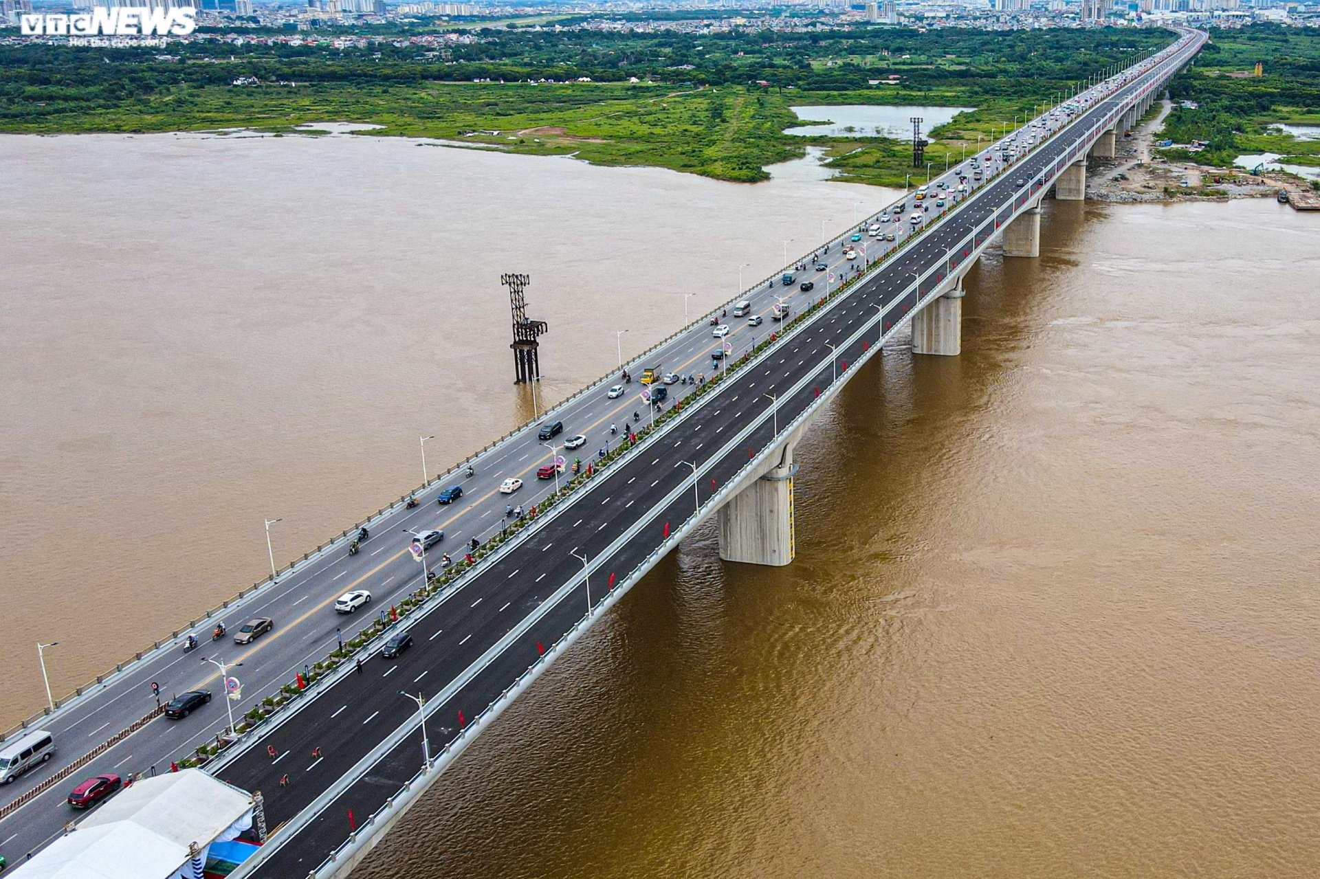 Hà Nội thông xe cầu Vĩnh Tuy 2 trị giá hơn 2.500 tỷ đồng - Ảnh 11.