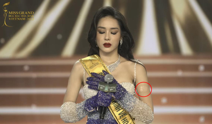 Thủ thuật che hình xăm của Á hậu Hồng Hạnh ở Chung kết Miss Grand Vietnam - Ảnh 1.