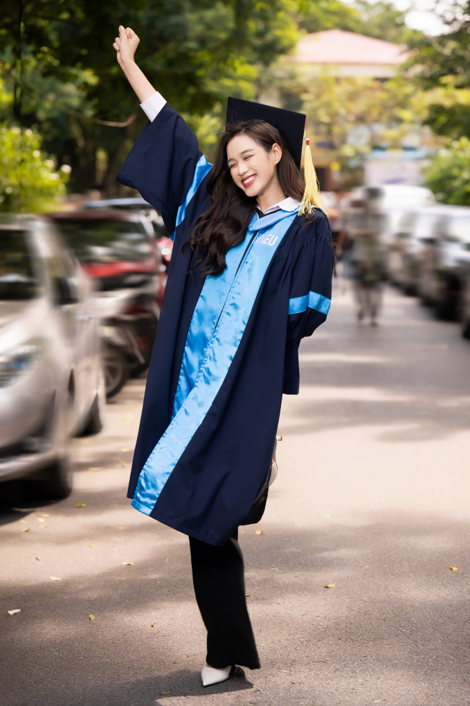 Hoa hậu Đỗ Hà rạng rỡ trong ngày tốt nghiệp Đại học, chuẩn bị làm doanh nhân - Ảnh 6.