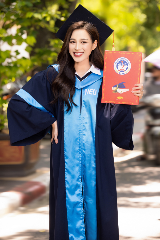 Hoa hậu Đỗ Hà rạng rỡ trong ngày tốt nghiệp Đại học, chuẩn bị làm doanh nhân - Ảnh 7.