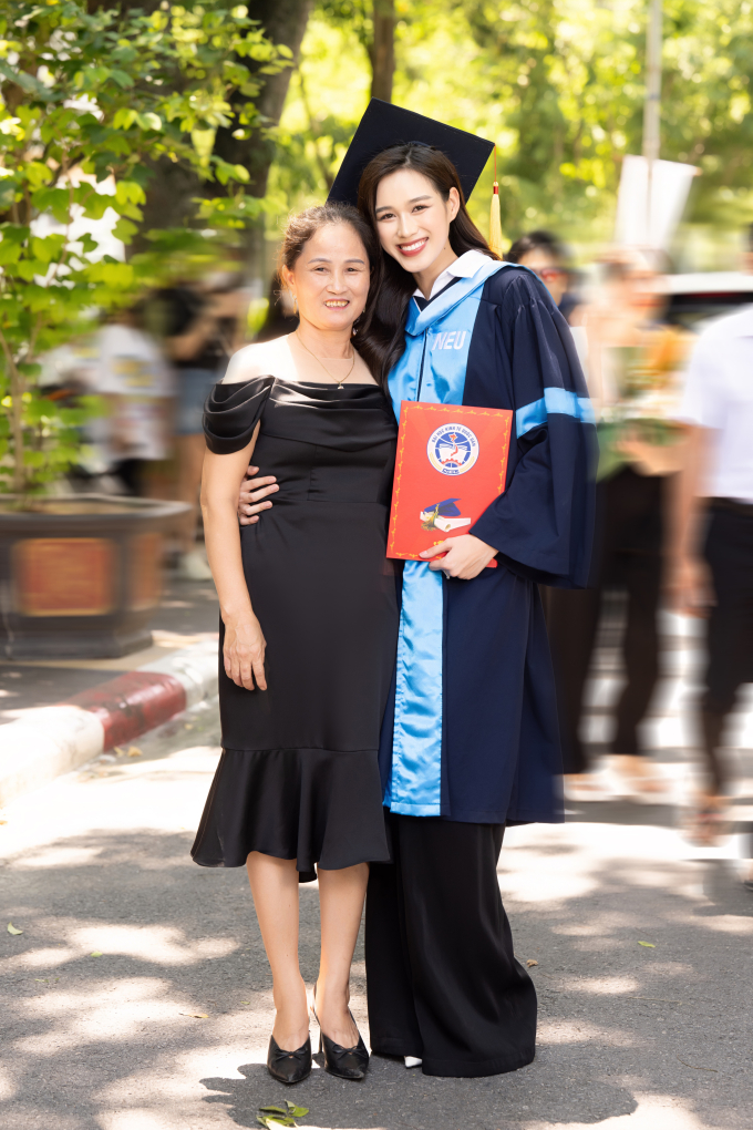 Hoa hậu Đỗ Hà rạng rỡ trong ngày tốt nghiệp Đại học, chuẩn bị làm doanh nhân - Ảnh 5.