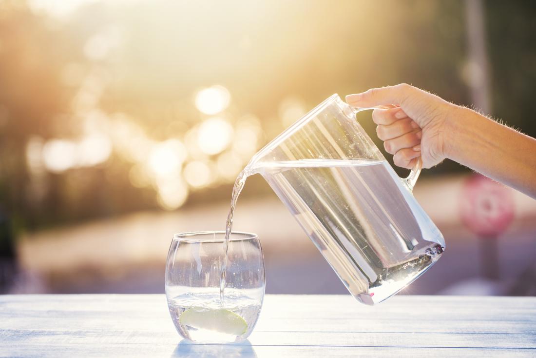 Người phụ nữ 35 tuổi tử vong do ngộ độc nước: Uống bao nhiêu nước có thể gây ngộ độc? - Ảnh 2.