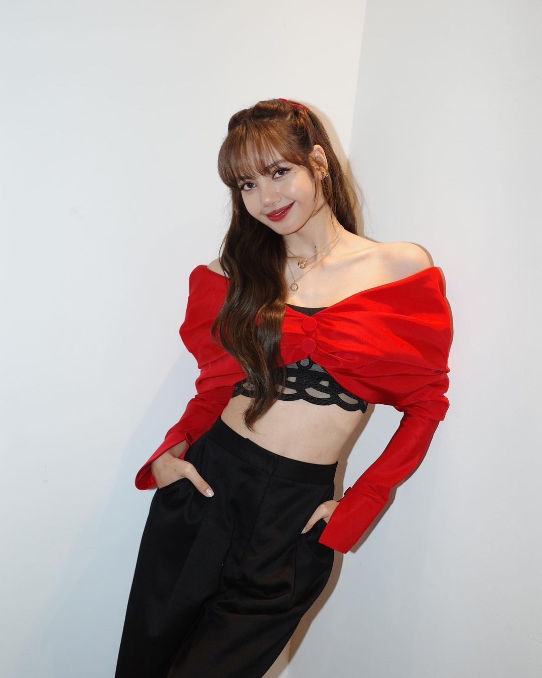 Bí quyết giúp Lisa (BLACKPINK) có vóc dáng gây sốt ở sân Mỹ Đình - Ảnh 10.