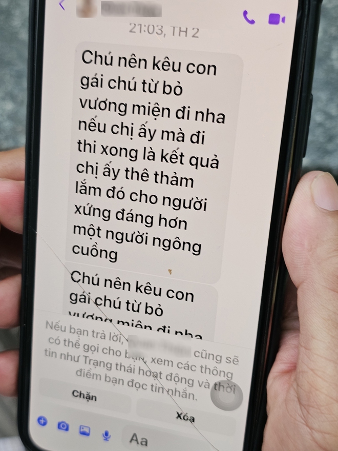 Bố Ý Nhi nghẹn ngào tiết lộ nhận loạt tin nhắn yêu cầu con gái từ bỏ vương miện: \'\'Thú thực là tôi rất buồn...