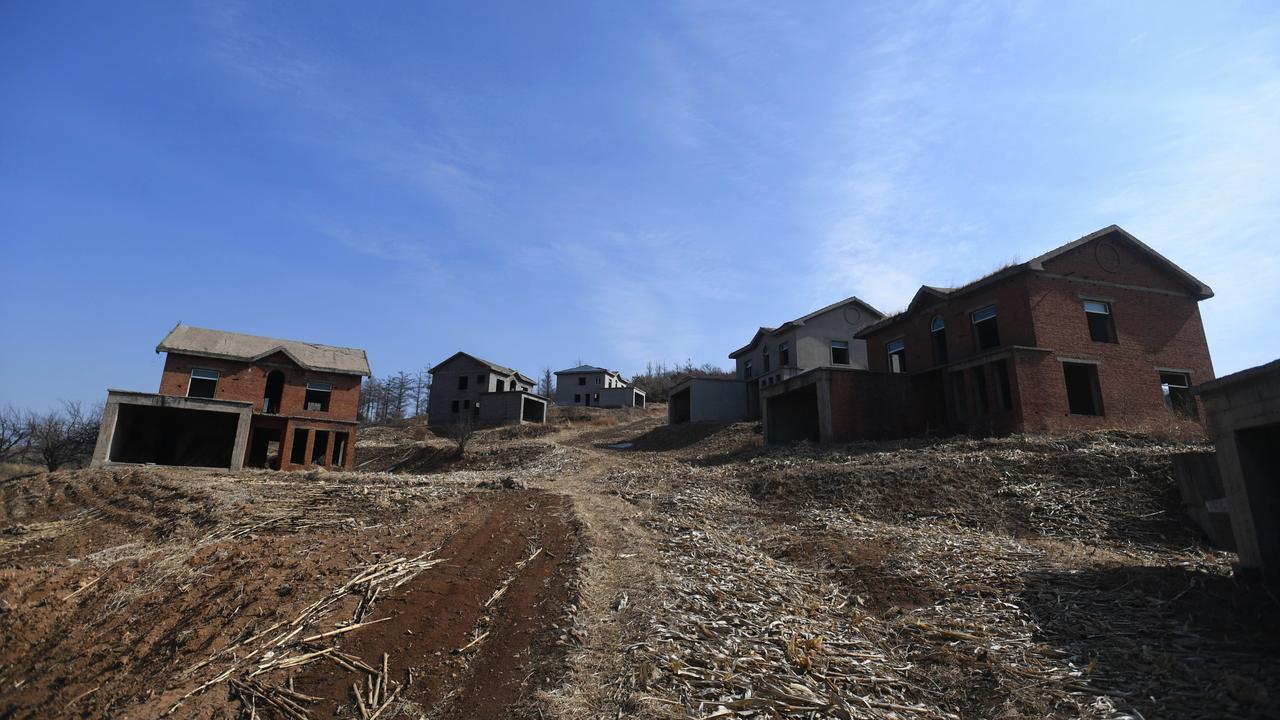 Khủng hoảng bão hòa, hàng loạt bất động sản nhiều triệu Nhân dân tệ bỏ hoang ở Trung Quốc - Ảnh 2.