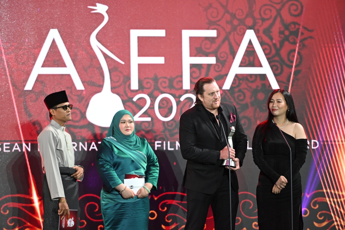 Bi Rain và phim &quot;Đêm tối rực rỡ&quot; nhận giải ở LHP quốc tế ASEAN - Ảnh 1.