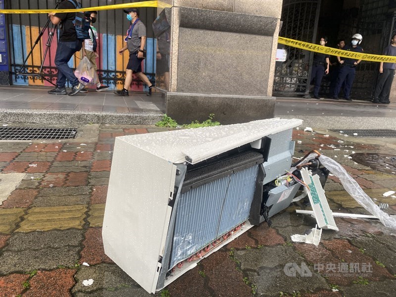 Đài Loan: Nữ sinh tử vong do cục nóng điều hòa rơi từ tầng 17 - Ảnh 3.