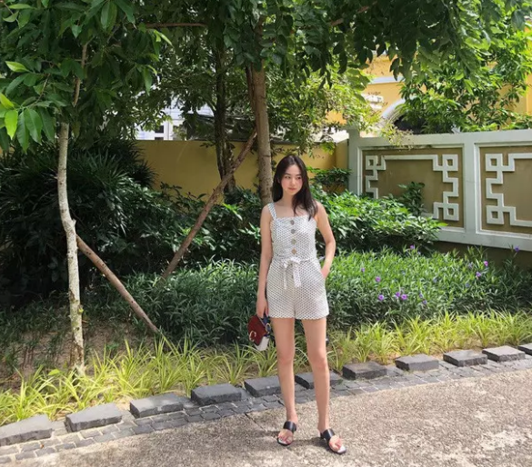 Sao Hàn đi du lịch Việt Nam: Ăn mặc đơn giản, thoải mái, quan trọng là vẫn siêu xinh - Ảnh 8.