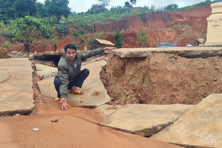 Thủ tướng yêu cầu tập trung ứng phó mưa lũ, sạt lở đất ở Tây Nguyên - Ảnh 1.