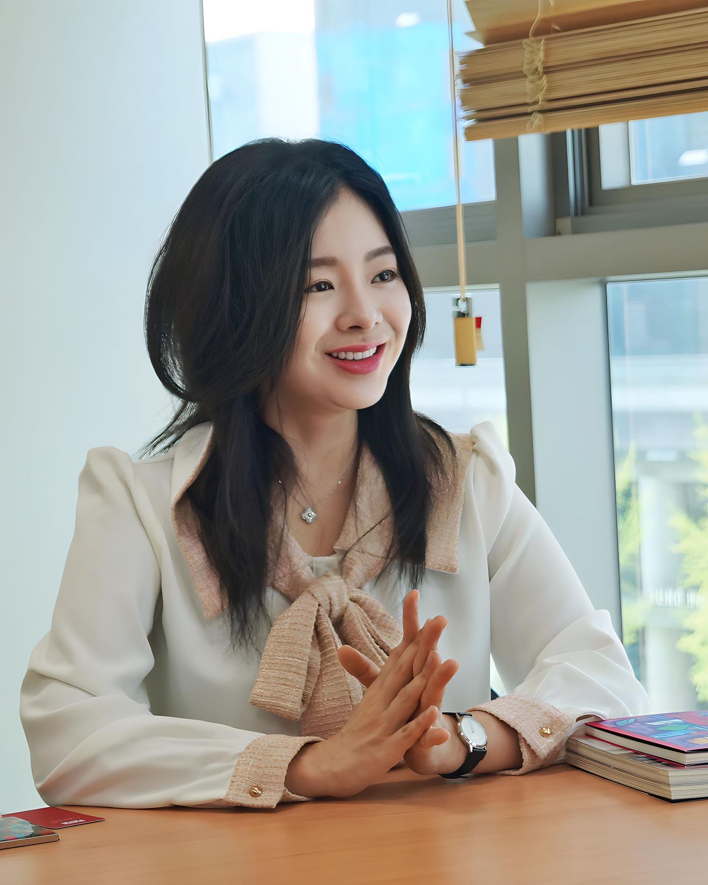 Nữ diễn viên Yeo Min Jung có màn lộ hàng gây sốc bậc nhất lịch sử thảm đỏ Kbiz bỗng thành giáo sư - Ảnh 5.