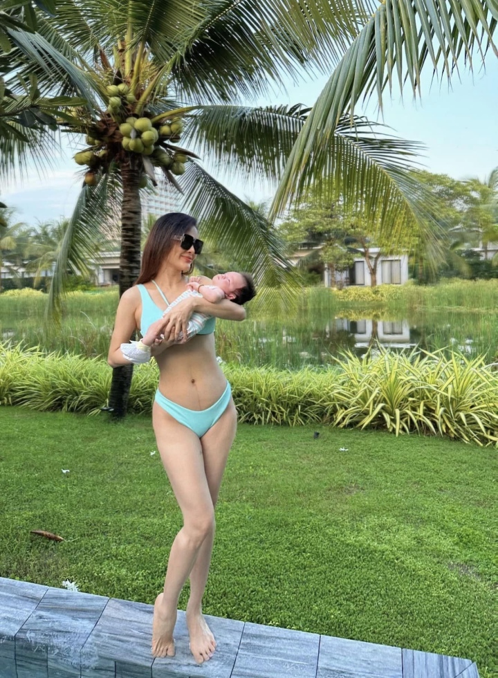 Sinh con hơn 1 tháng, Phương Trinh Jolie tự tin diện bikini khoe bụng phẳng lỳ - Ảnh 1.