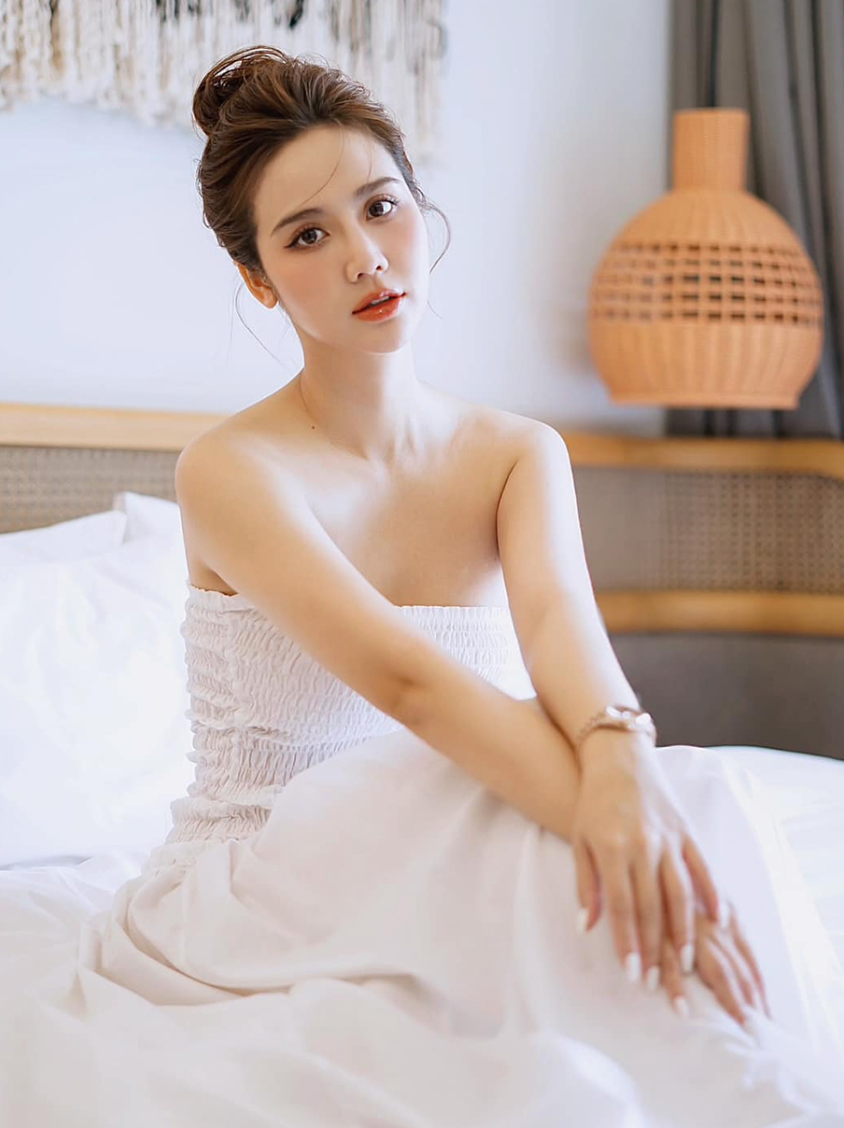 1 cặp đôi Vbiz vướng tin hẹn hò, "thám tử mạng" chỉ rõ chi tiết đáng ngờ? - Ảnh 3. 1 cặp đôi Vbiz vướng tin hẹn hò, "thám tử mạng" chỉ rõ chi tiết đáng ngờ? - Ảnh 3.