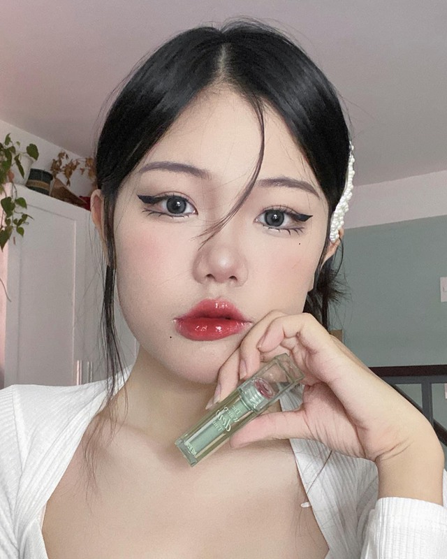Có những màu son bình thường rất hot nhưng bạn không nên diện khi đi học - Ảnh 9. Có những màu son bình thường rất hot nhưng bạn không nên diện khi đi học - Ảnh 9.