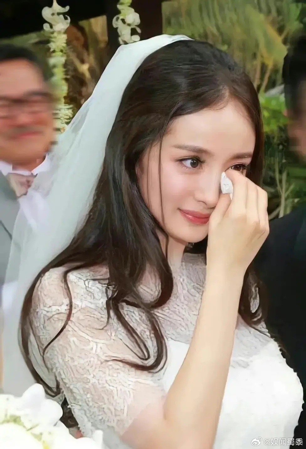 Cũng làm mẹ đơn thân giống Angelababy và Triệu Lệ Dĩnh nhưng tại sao Dương Mịch lại bị gọi là "người mẹ tồi của Cbiz"? - Ảnh 2. Cũng làm mẹ đơn thân giống Angelababy và Triệu Lệ Dĩnh nhưng tại sao Dương Mịch lại bị gọi là "người mẹ tồi của Cbiz"? - Ảnh 2.