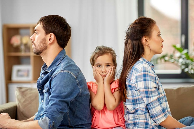 7 cách giúp trẻ bình tâm khi cha mẹ ly hôn