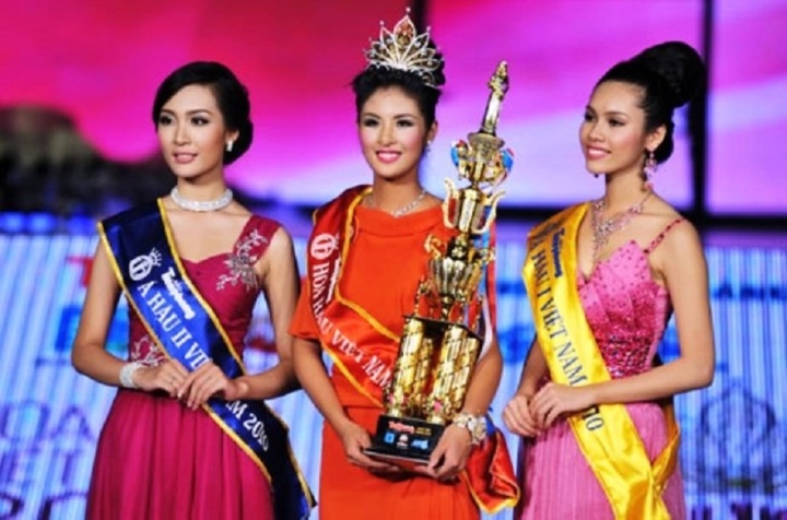 Những người đẹp Việt từng tuyên bố trả lại vương miện Hoa hậu - Ảnh 7.