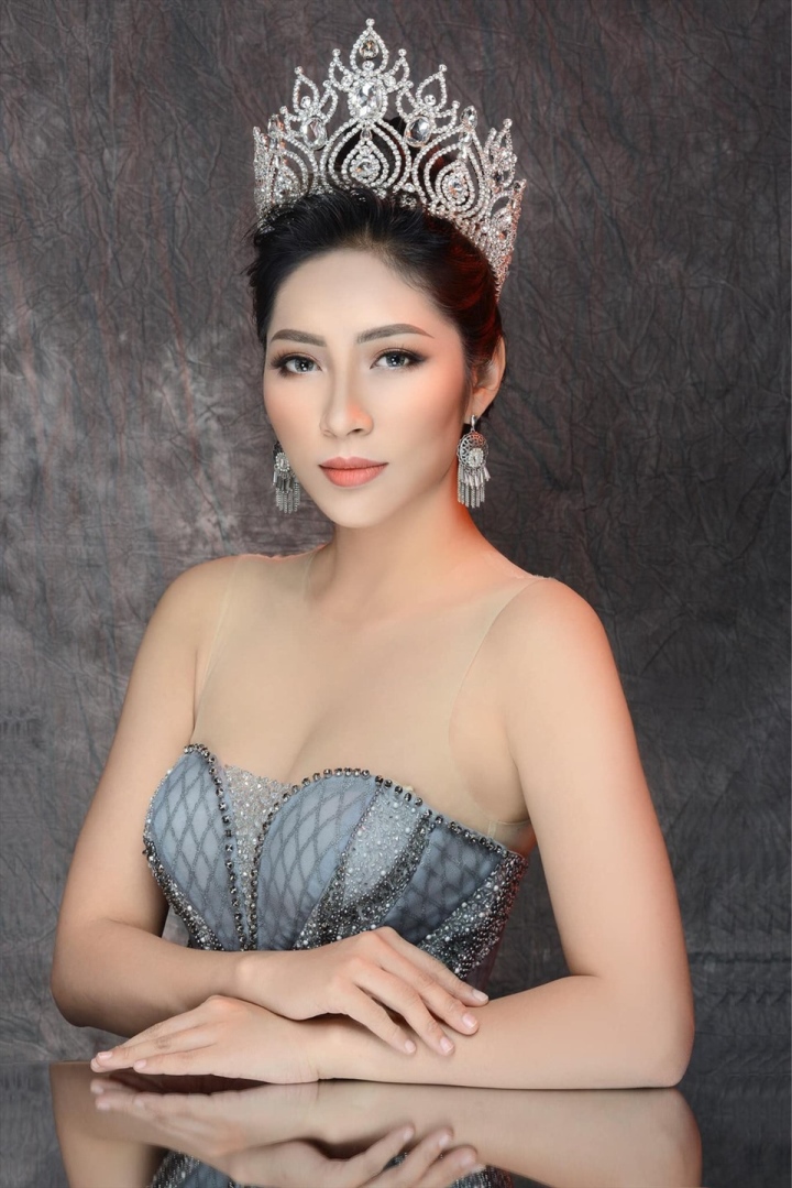 Những người đẹp Việt từng tuyên bố trả lại vương miện Hoa hậu - Ảnh 6.