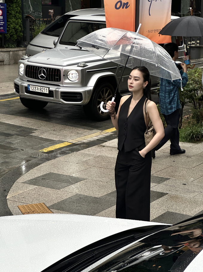"Ngọc nữ lookbook" Chi Hoàng khoe sắc trong loạt ảnh mới - Ảnh 2. "Ngọc nữ lookbook" Chi Hoàng khoe sắc trong loạt ảnh mới - Ảnh 2.