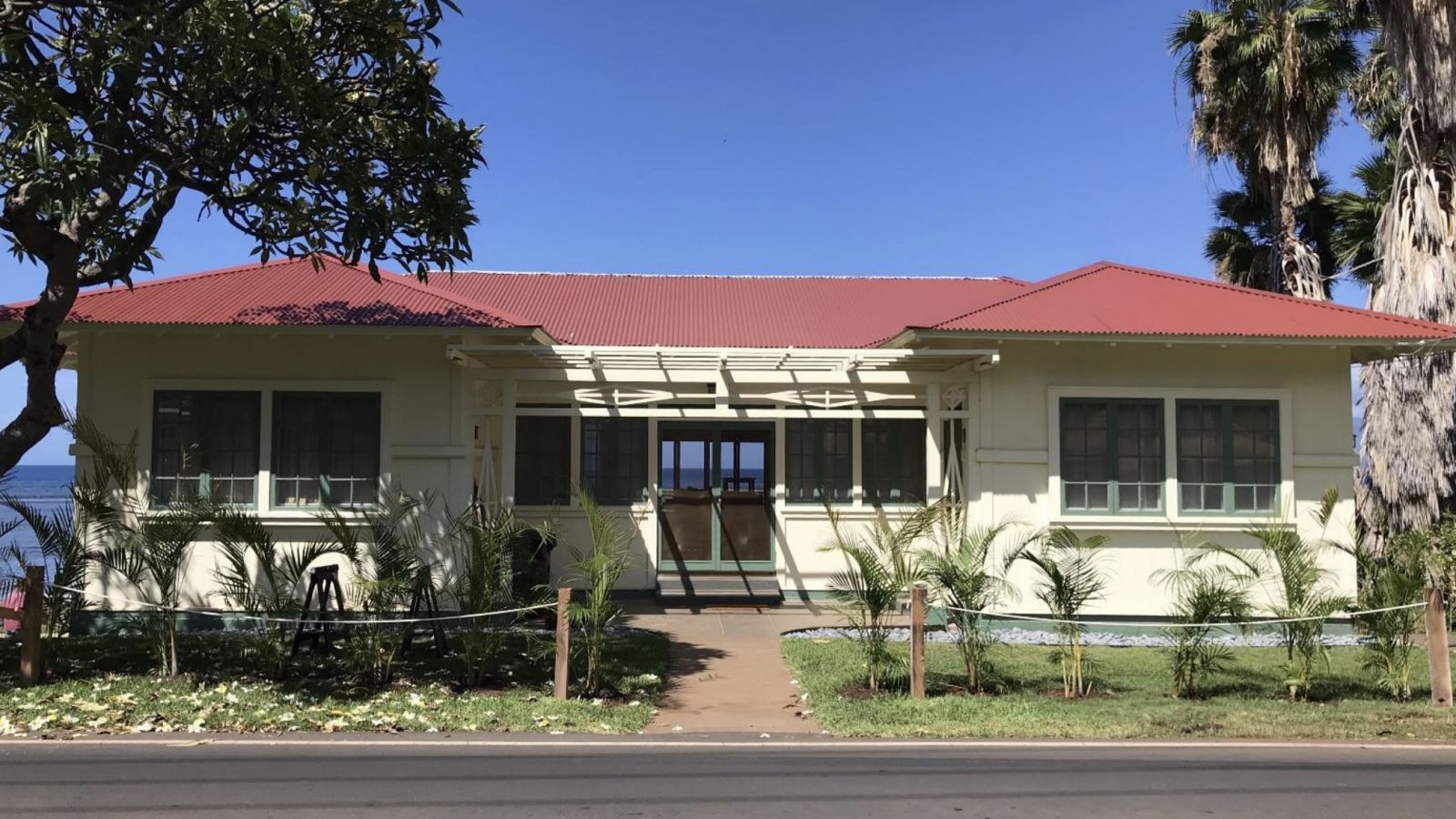 Bài học từ 'Ngôi nhà Thần kỳ' sống sót giữa cảnh hủy diệt bởi cháy rừng Hawaii - Ảnh 2.