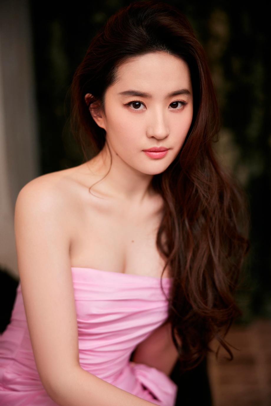 “Thần tiên tỷ tỷ” Lưu Diệc Phi bất ngờ xuất hiện trên phố trong tình trạng say xỉn - Ảnh 3. “Thần tiên tỷ tỷ” Lưu Diệc Phi bất ngờ xuất hiện trên phố trong tình trạng say xỉn - Ảnh 3.