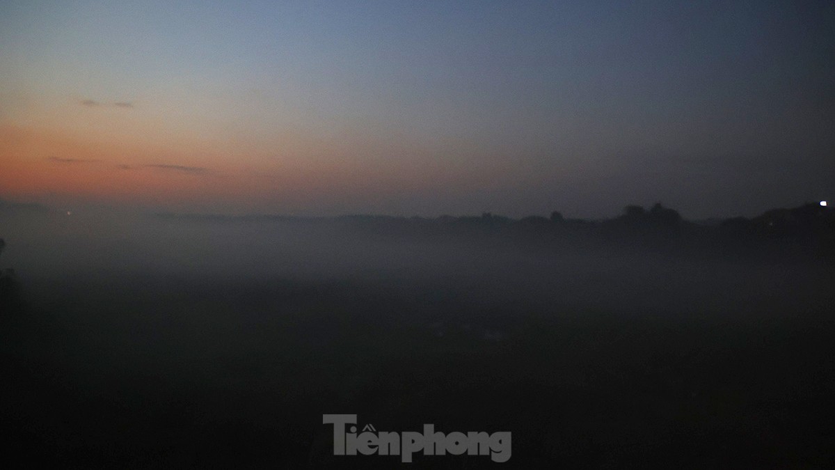 Hiện tượng sương khói mờ ảo lạ kỳ dưới cầu Long Biên - Ảnh 7.