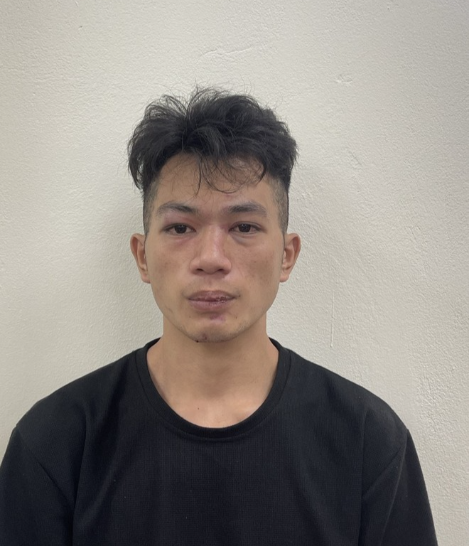 Nam thanh niên cướp tiệm vàng giữa ban ngày khai gì? - Ảnh 1. Nam thanh niên cướp tiệm vàng giữa ban ngày khai gì? - Ảnh 1.