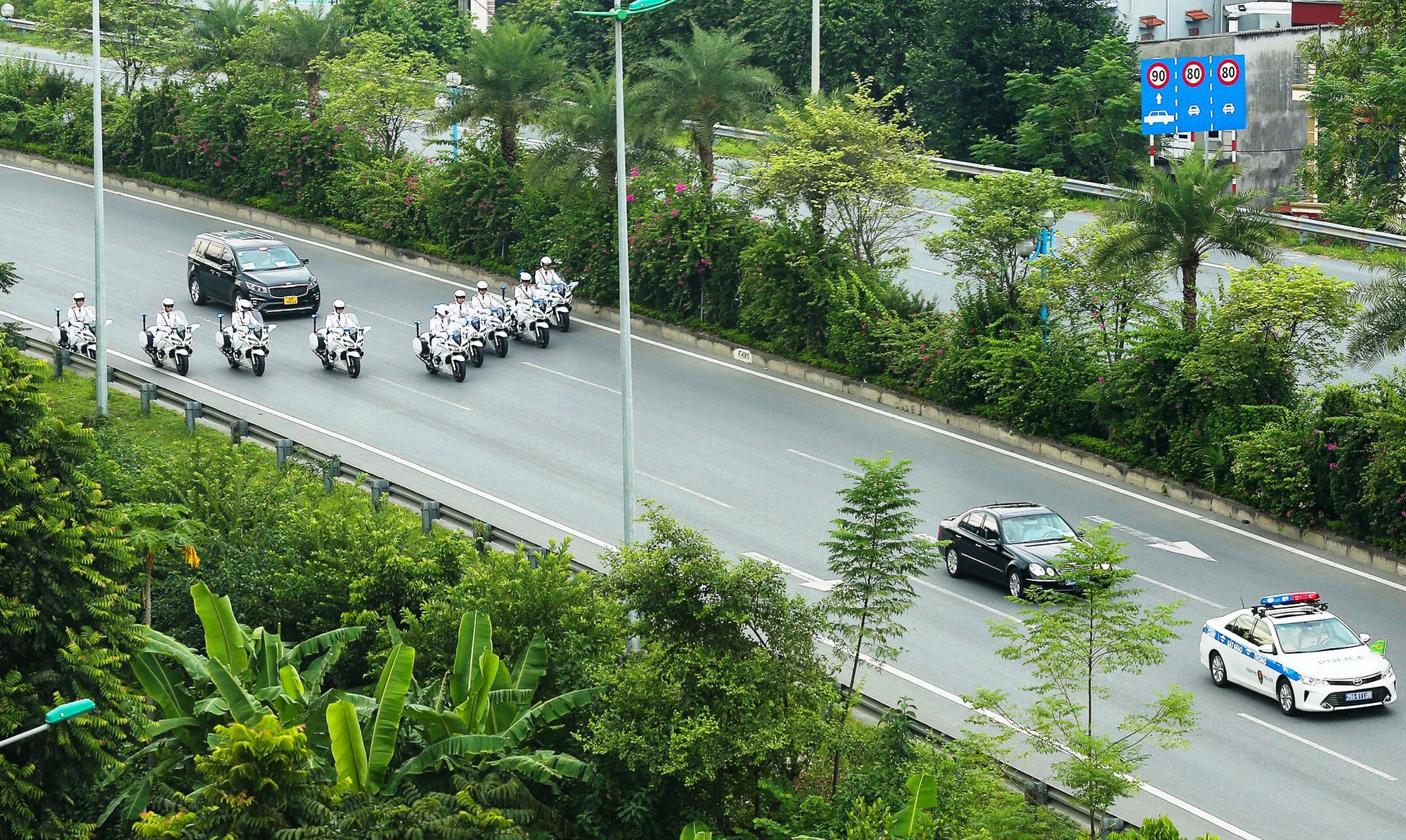 Công an Hà Nội phân luồng giao thông phục vụ đón đoàn Tổng thống Hoa Kỳ Joe Biden thăm Việt Nam - Ảnh 4.
