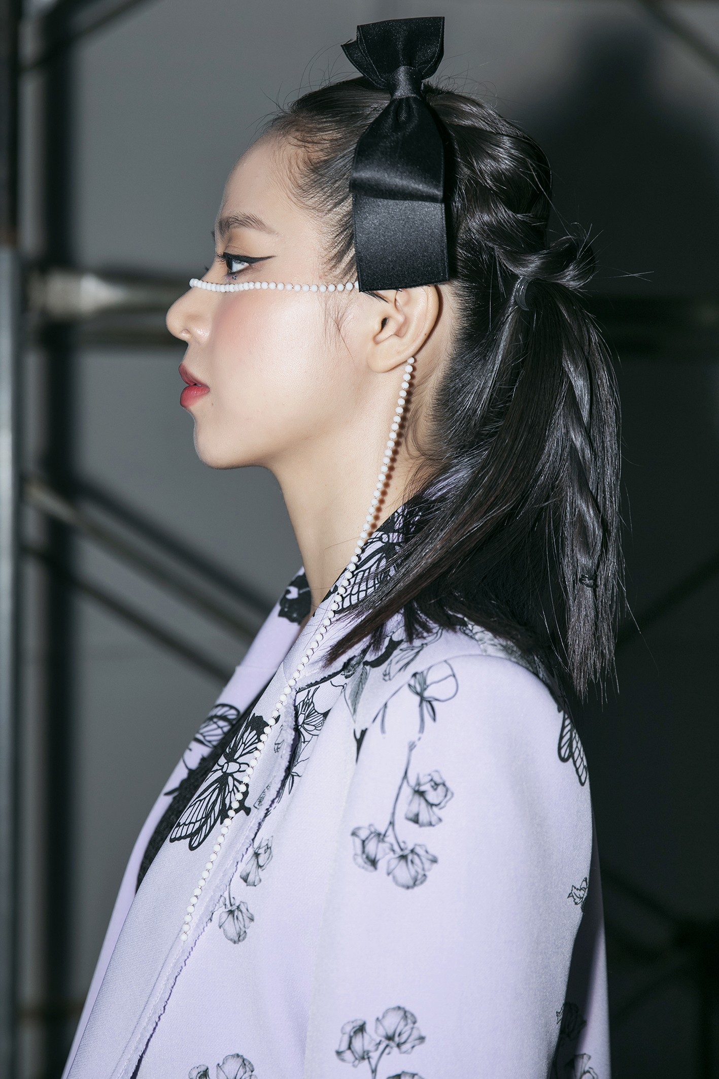 Hoa hậu Thanh Thủy mặc cá tính diễn catwalk ở Tuần lễ Thời trang Seoul - Ảnh 4.