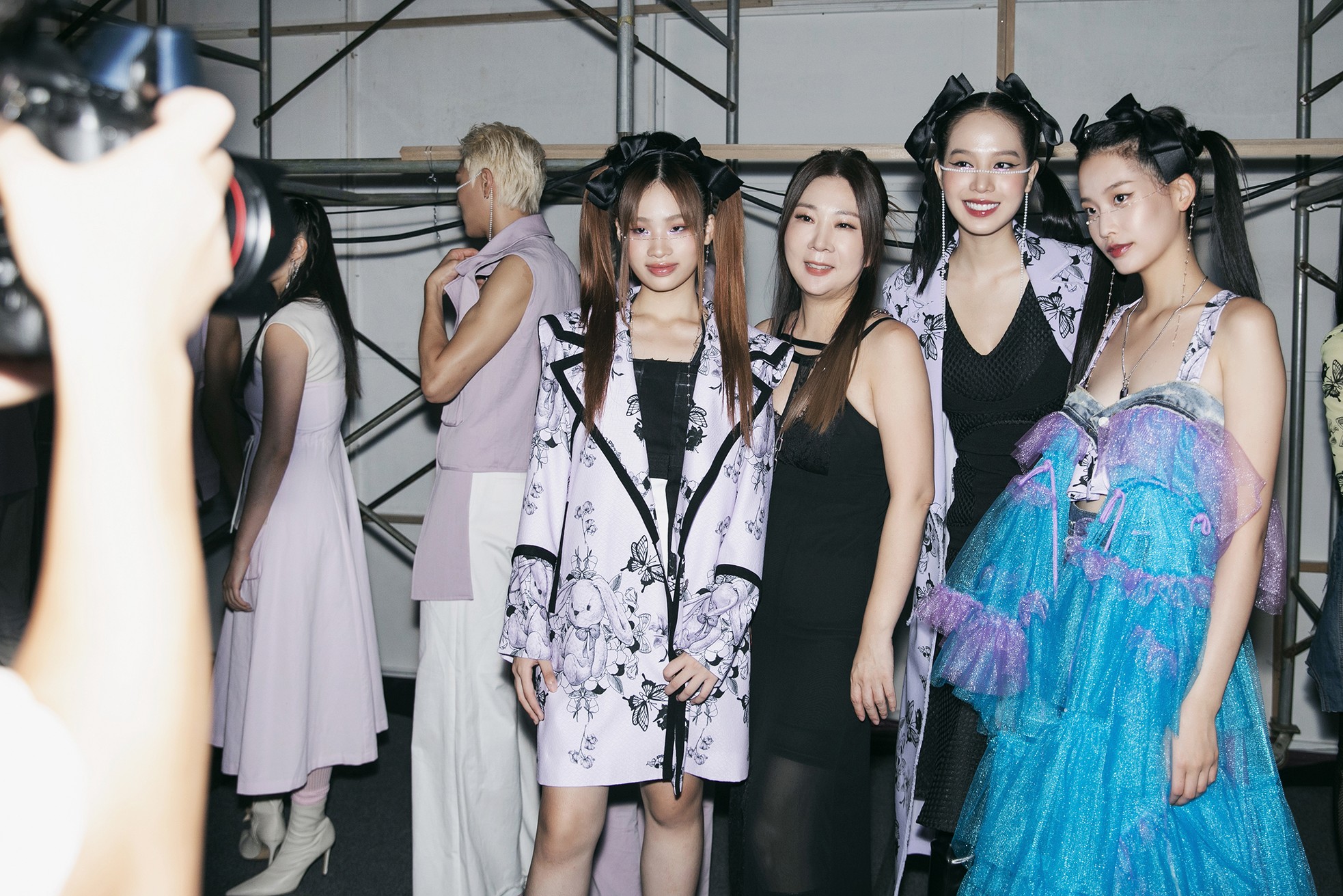 Hoa hậu Thanh Thủy mặc cá tính diễn catwalk ở Tuần lễ Thời trang Seoul - Ảnh 6.