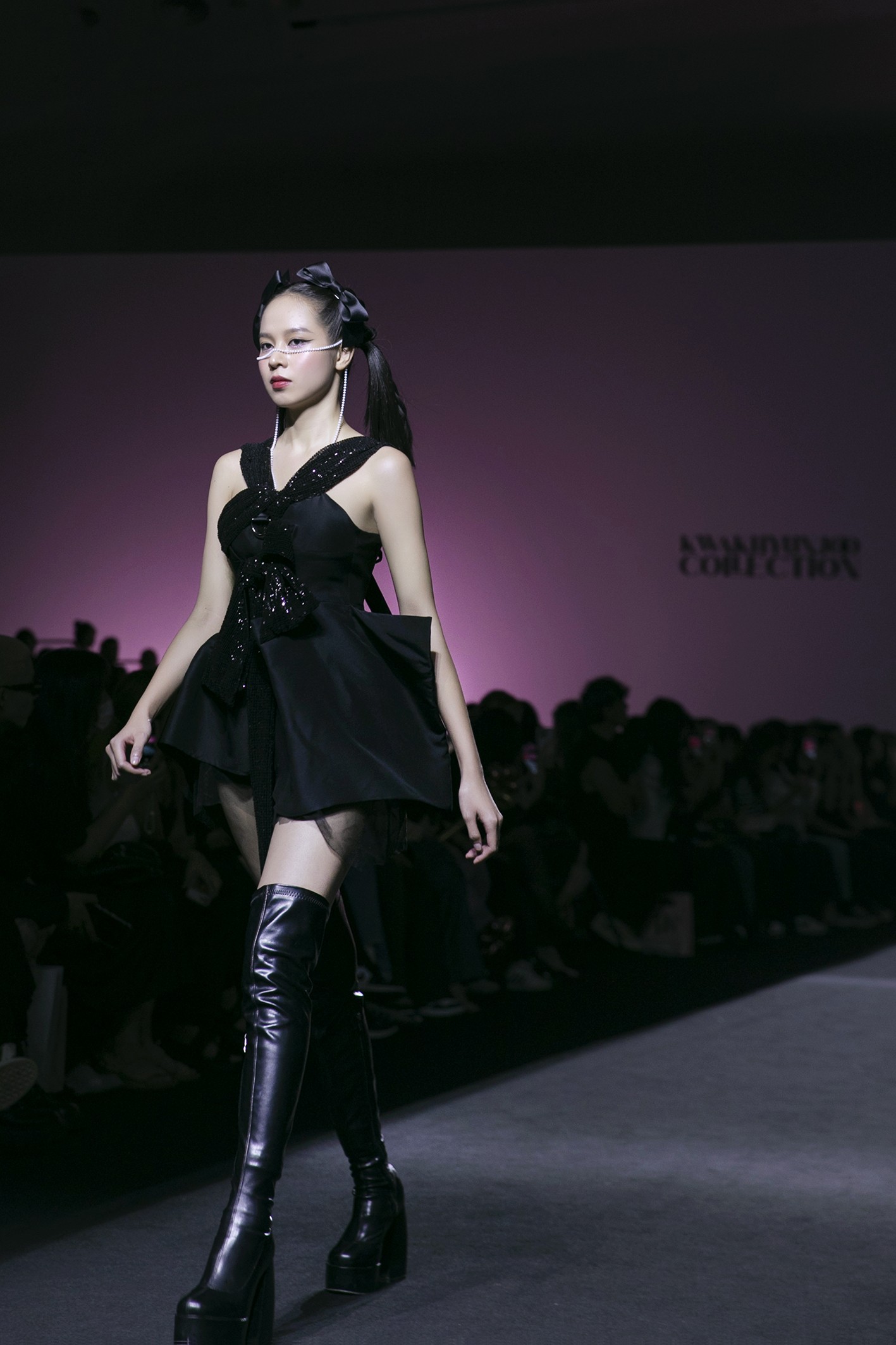 Hoa hậu Thanh Thủy mặc cá tính diễn catwalk ở Tuần lễ Thời trang Seoul - Ảnh 14.