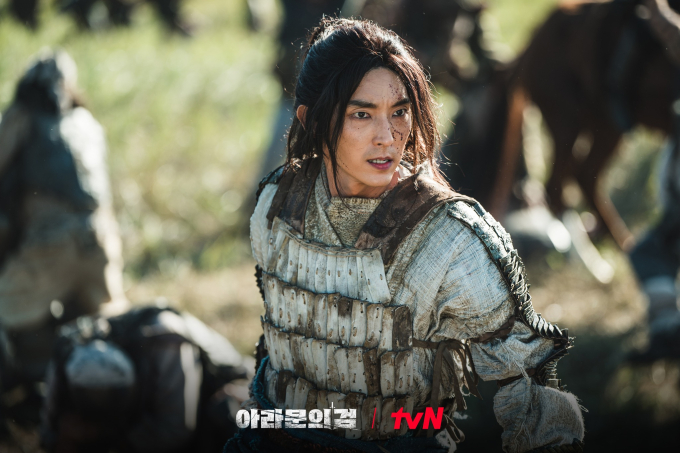 Màn thay diễn viên được khen nhiều nhất hiện tại: Nam chính mới diễn hay còn hợp vai ăn đứt Song Joong Ki - Ảnh 6.