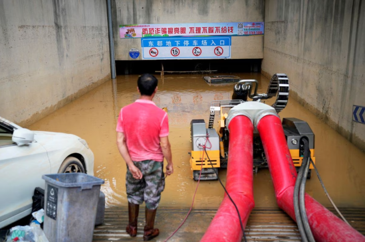 Mưa bão tàn phá Trung Quốc ngày thứ 7 liên tiếp - Ảnh 2. Mưa bão tàn phá Trung Quốc ngày thứ 7 liên tiếp - Ảnh 2.