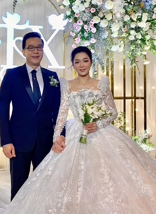 Hà Thanh Xuân chưa đăng ký kết hôn với &quot;Vua cá Koi&quot;, làm đám cưới hoành tráng sau 2 tháng gặp vì lý do bất ngờ - Ảnh 4.