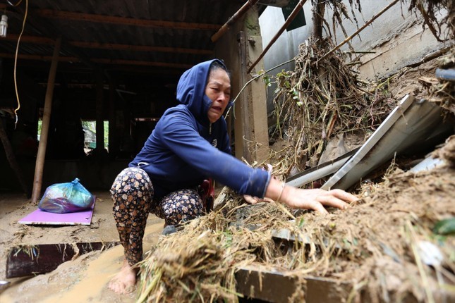 Phó chủ tịch Hội Chữ thập đỏ huyện trục lợi tiền cứu trợ lũ quét của dân - Ảnh 2.