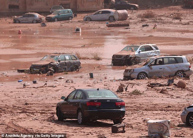 Loạt ảnh cho thấy mức độ &quot;càn quét&quot; kinh hoàng của lũ lụt khiến thành phố Derna bị tàn phá, 2.000 người nghi thiệt mạng - Ảnh 6.