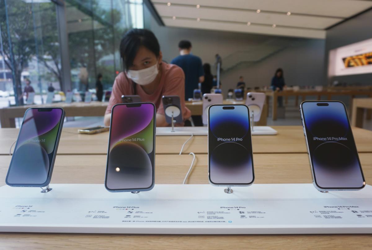 Tin đồn cấm iPhone khiến nhân viên văn phòng tại Trung Quốc lo lắng, phải đổi sang smartphone khác vì sợ bị sếp kỷ luật - Ảnh 1.
