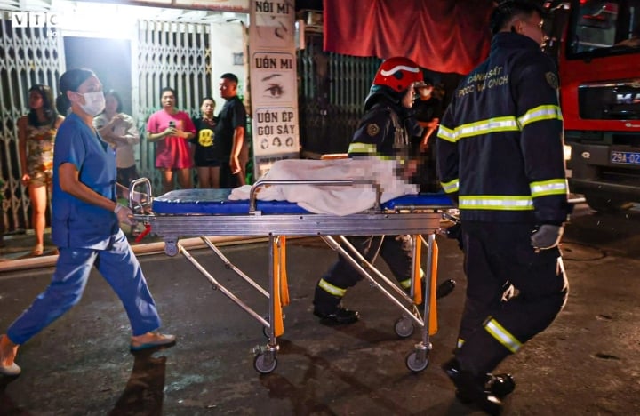 Cháy chung cư mini ở Hà Nội: Ít nhất 3 người tử vong, hơn 20 người bị thương - Ảnh 3.