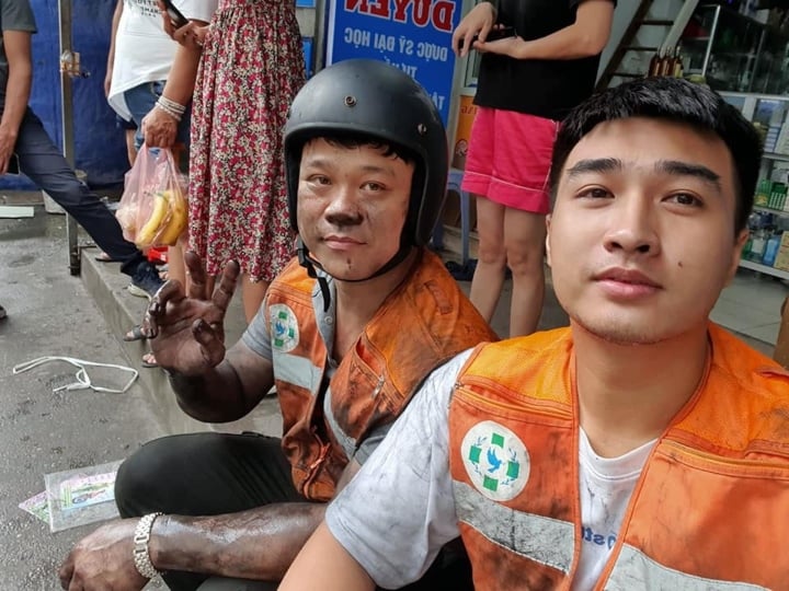 Cháy chung cư mini ở Hà Nội: Không tìm thấy chị gái nhưng cứu được 9 người khác - Ảnh 3.