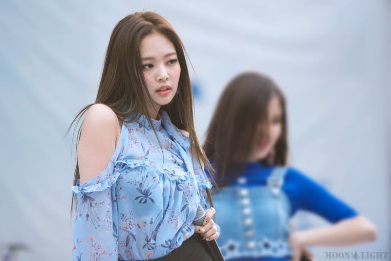 Khoảnh khắc đẹp nhất mọi thời đại của Jennie (BlackPink) - Ảnh 4.