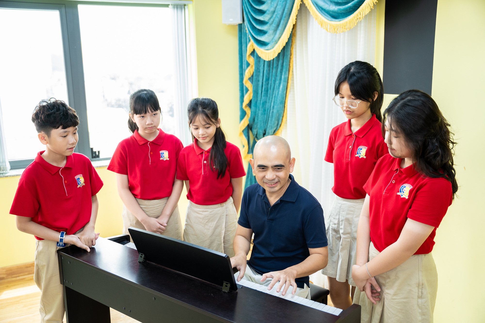 Nhạc sĩ Đức Trí, ca sĩ Nam Cường “hợp cạ” trong tiêu chí chọn trường quốc tế cho con - Ảnh 4.