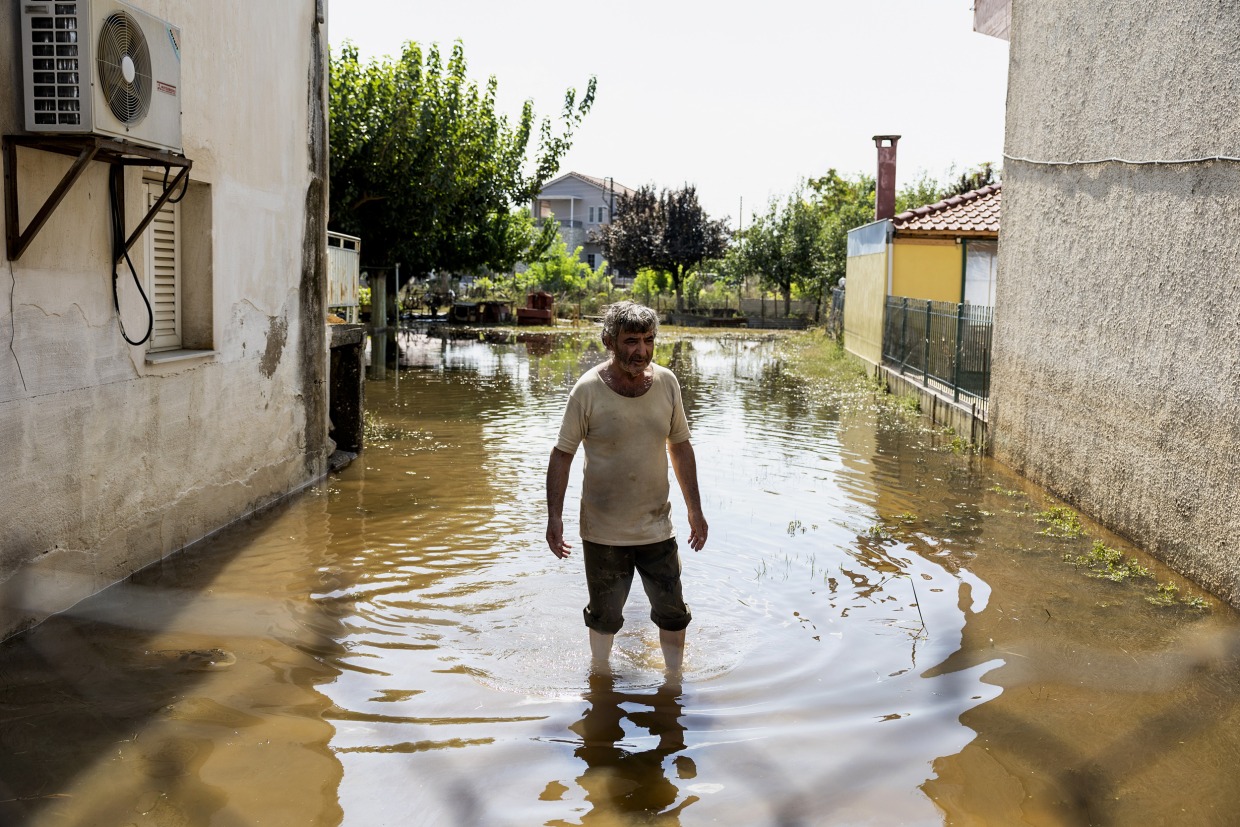 8 trận lũ lụt thảm họa chỉ trong hơn 10 ngày, thế giới đang đối mặt cơn thịnh nộ của biến đổi khí hậu? - Ảnh 2.