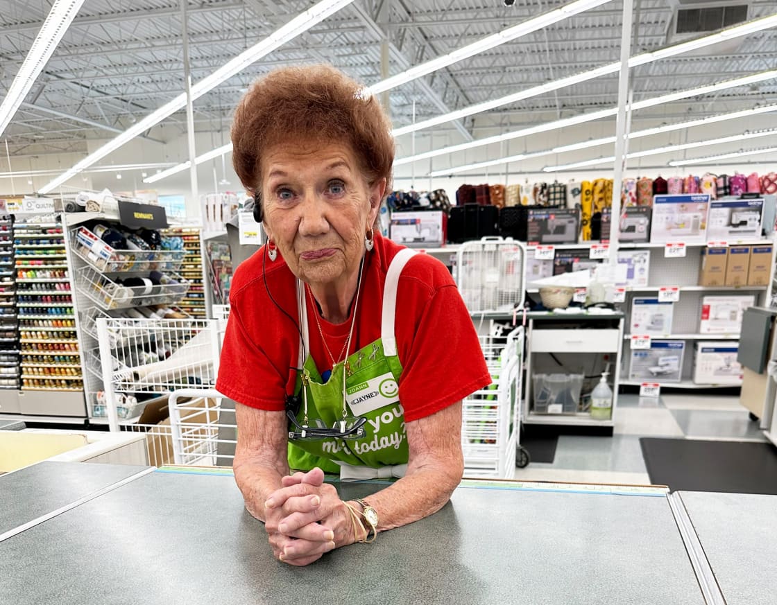 101 tuổi, cụ bà vẫn đi làm đều đặn, lái xe hàng ngày, nể nhất là từng đánh bại ung thư gần 30 năm trước - Ảnh 2.