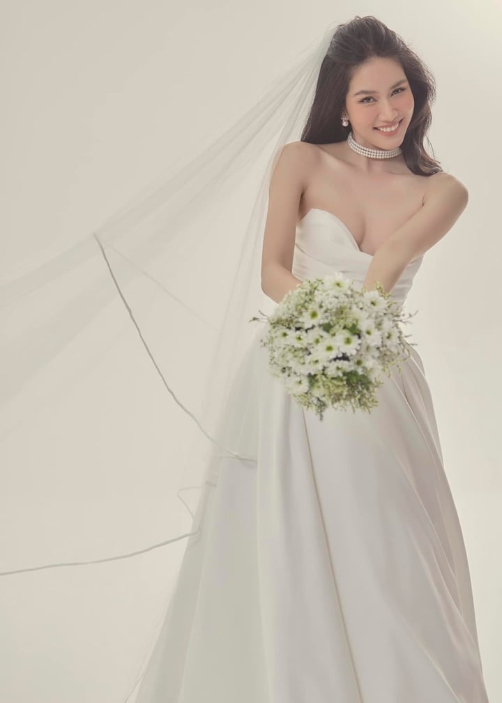 Hoa hậu Đỗ Hà, Á hậu Ngọc Thảo xuất hiện trong bộ ảnh cưới của Á hậu Phương Anh - Ảnh 1.