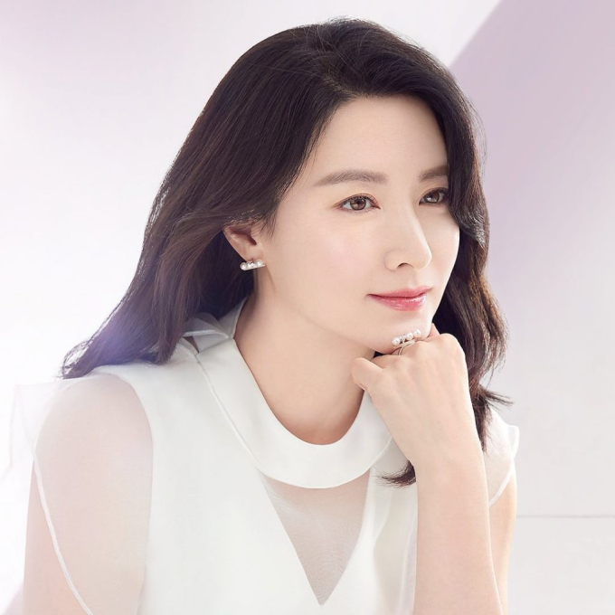 Lee Young Ae trước khi bị vướng scandal lớn nhất sự nghiệp: &quot;Quốc bảo nhan sắc&quot; cùng cuộc hôn nhân kín tiếng bên ông xã hơn 20 tuổi - Ảnh 2.