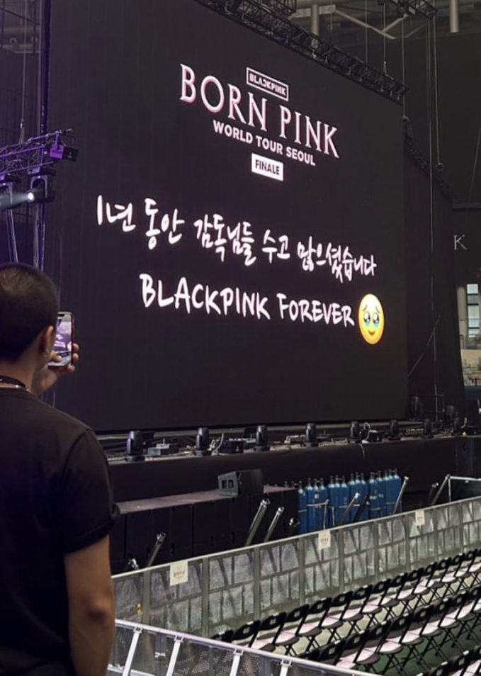 Lisa bật khóc trong đêm concert cuối cùng của BLACKPINK, gửi tâm thư đến fan giữa tin đồn rời YG - Ảnh 5.