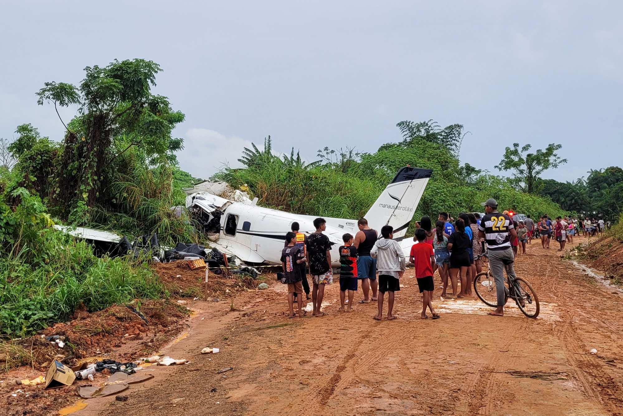 Khoảnh khắc cuối của chiếc máy bay Brazil trước khi gặp tai nạn kinh hoàng khiến toàn bộ hành khách và phi công thiệt mạng - Ảnh 5.